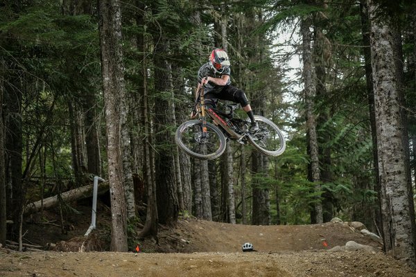 Les maillots du Milan AC : Histoire et symbolique